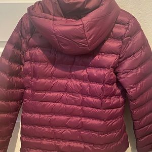 MAROON PUFFER DETACHABLE HOODIE